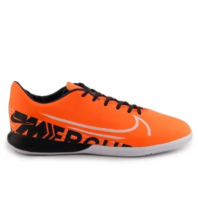 3eedf37b83a74d86b446f4e87fa906c3-mmedium-2 کفش فوتسال سالنی طرح نایک Just Do it MZZ | نارنجی/مشکی - Image 1