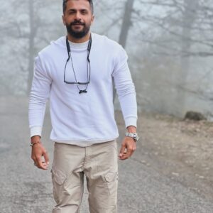 مربی بدنسازی و حرکات اصلاحی