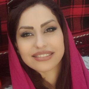 شادی اقباله زاده مربی شنا در کرمانشاه