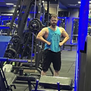 نوید تلی مربی و محقق در رشته ی پرورش اندام(بدنسازی و فیتنس) در تهران
