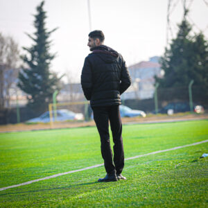 علیرضا عاشوری مربی فوتبال در رشت