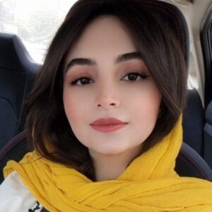 نرگس کریمی مربی شنا در تهران