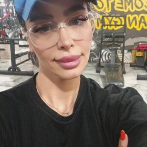 مهری حسین آبادی مربی بدنسازی در رباط کریم